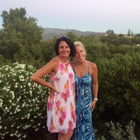 Like this to bookmark my closet😊 - Picture 2 of 4